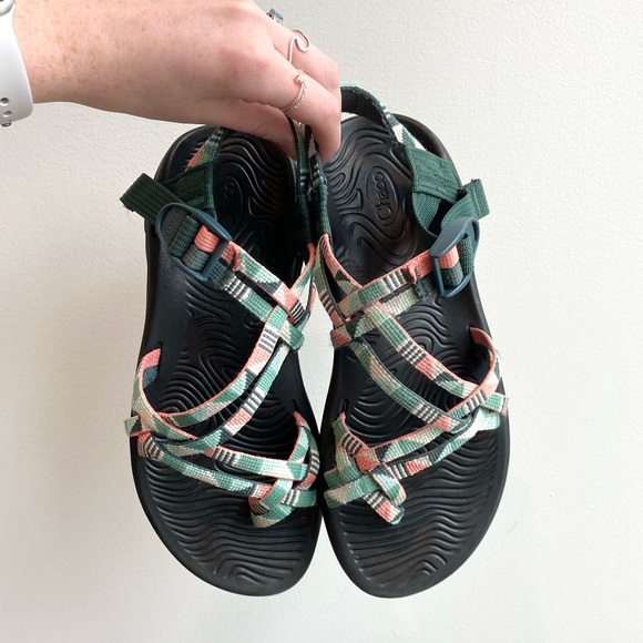 2 strap chacos with toe strap - Picture 2 of 4